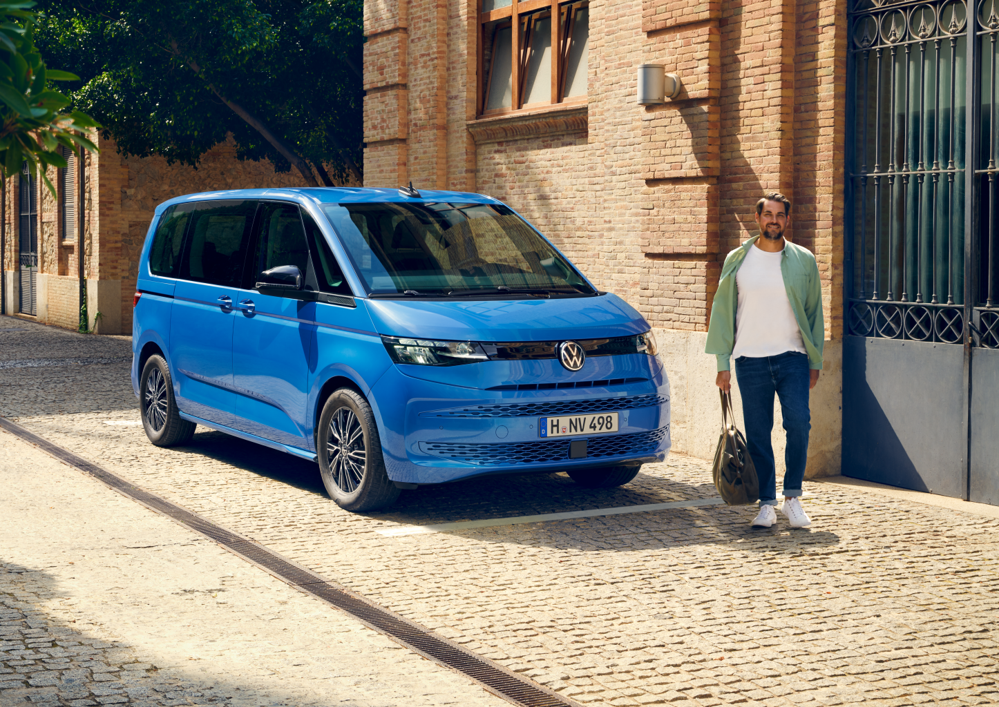 VOLKSWAGEN TİCARİ ARAÇ’IN EHYBRİD MODELİ MULTİVAN YENİLENEN ÖZELLİKLERİ İLE SATIŞA SUNULDU!
