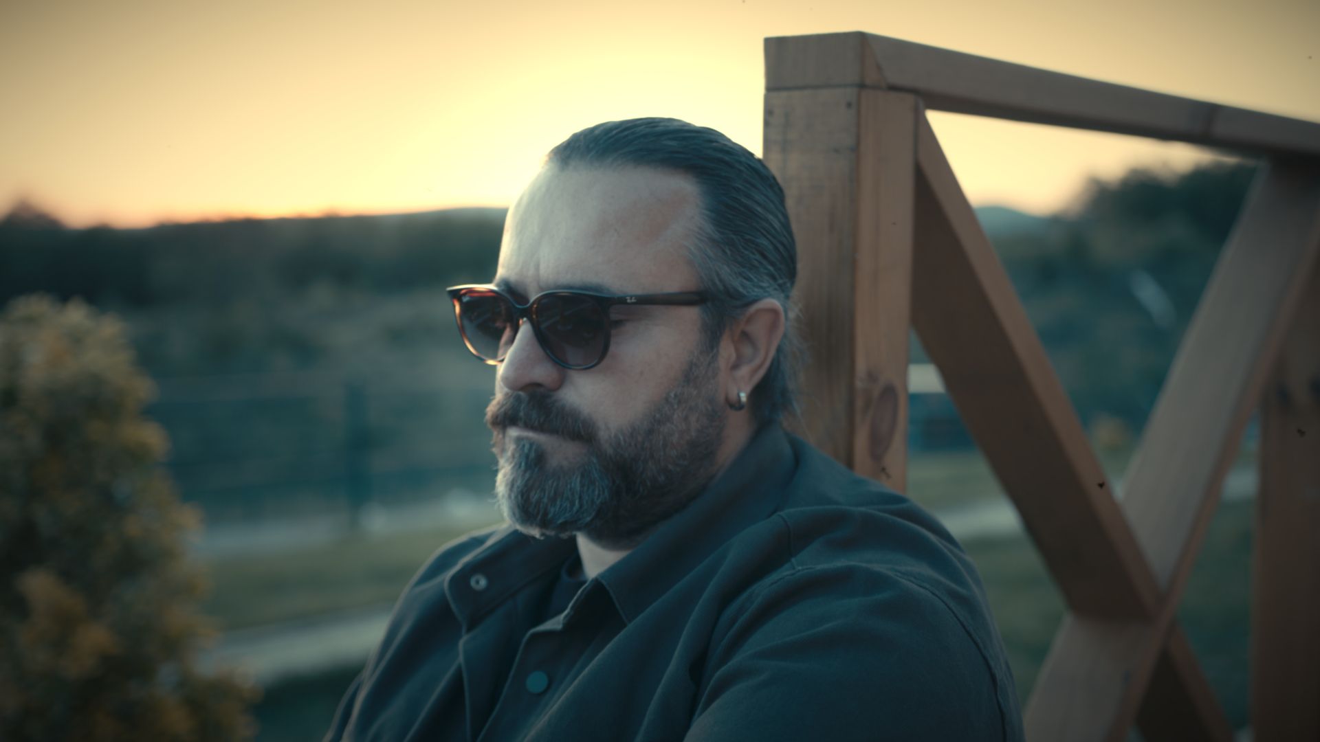 FUAD ARAS’TAN ANADOLU ESİNTİLİ YENİ TEKLİ: “DENİZ ÜSTÜ KÖPÜRÜR”