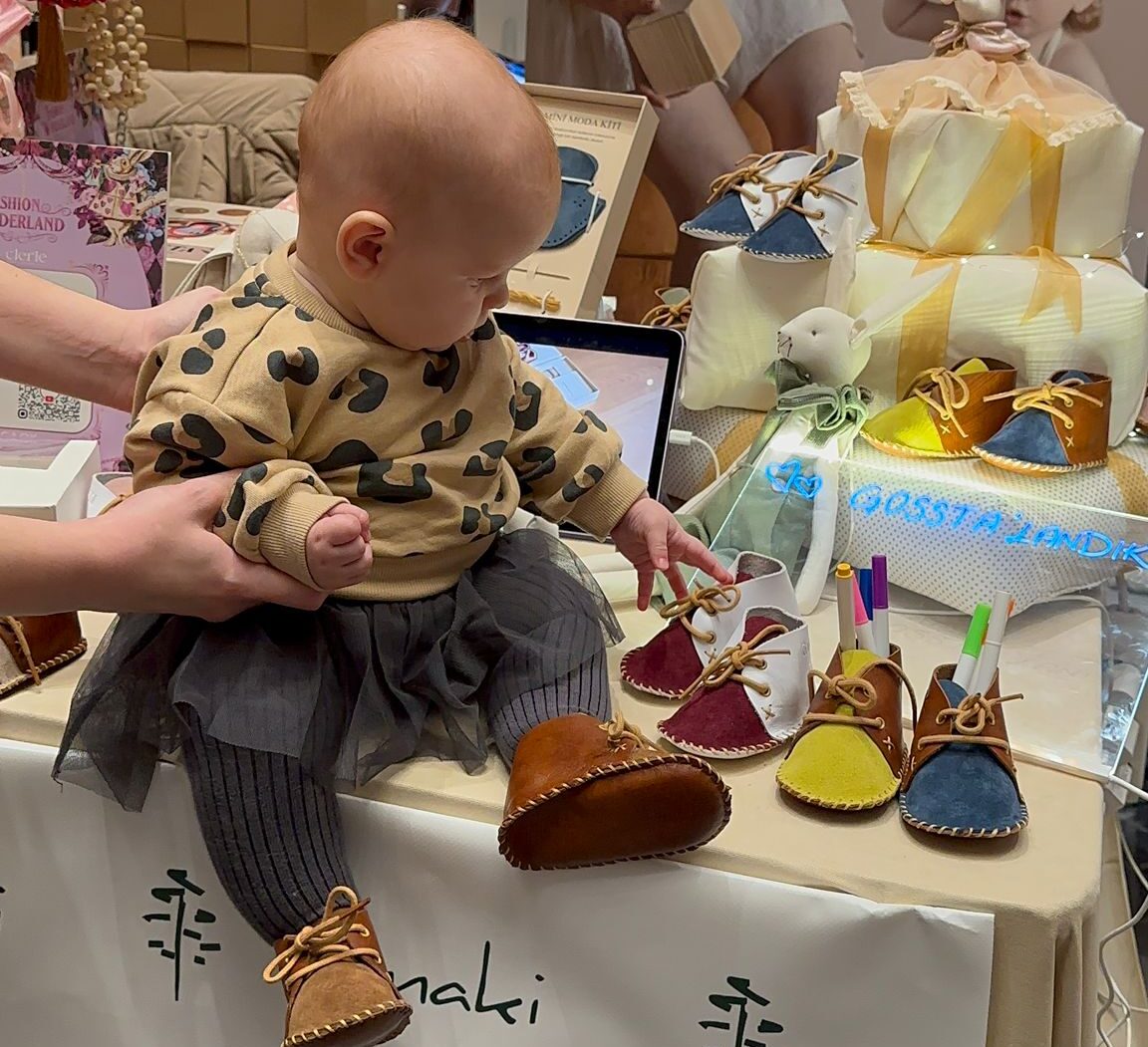 GOSSTA: BEBEKLERİN İLK ADIMLARINA DOĞALLIK VE SEVGİ KATAN MARKA