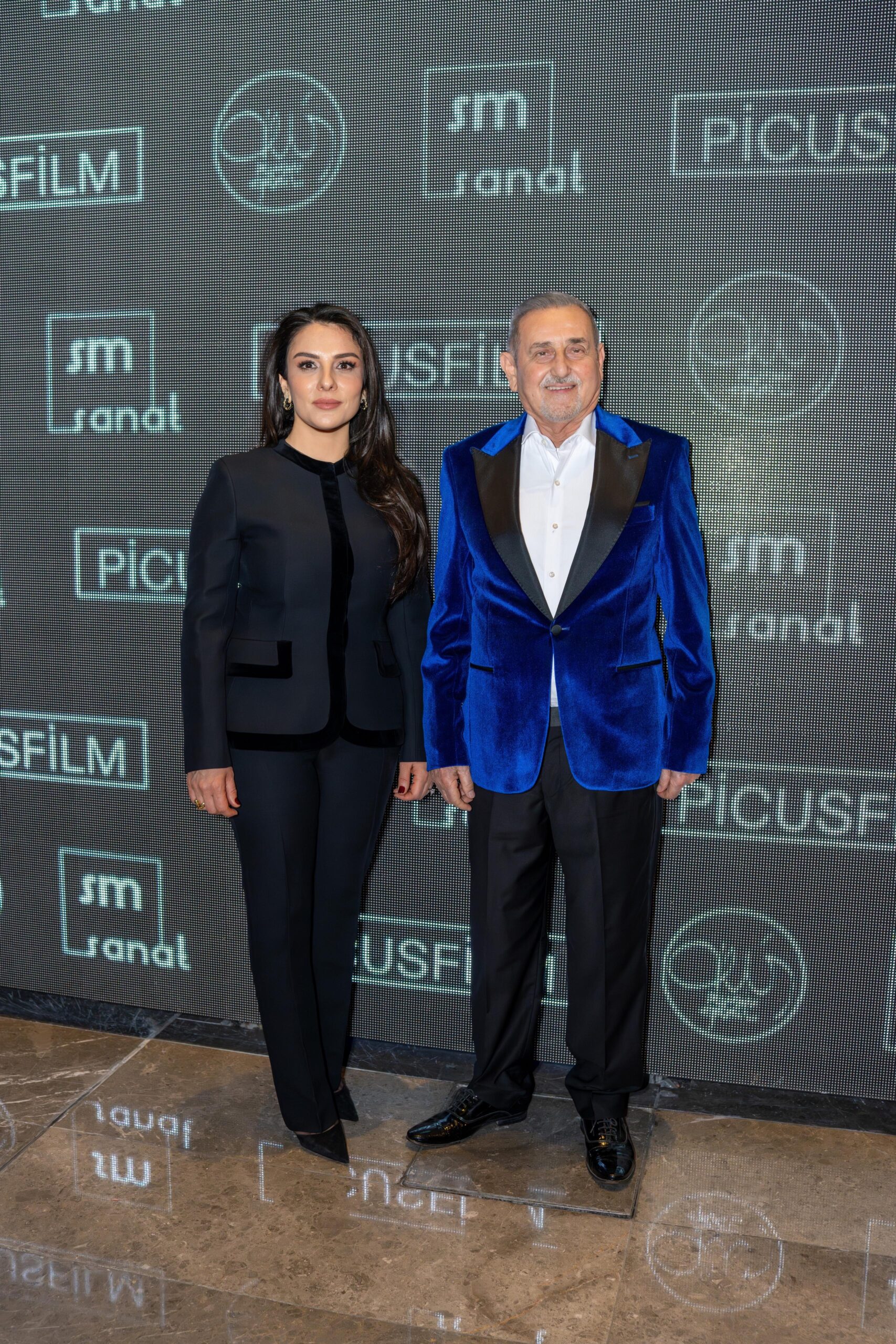 “DEVRİM ERBİL: GÖKYÜZÜ ÖYLE MAVİYDİ Kİ” FİLMİNE GÖRKEMLİ GALA