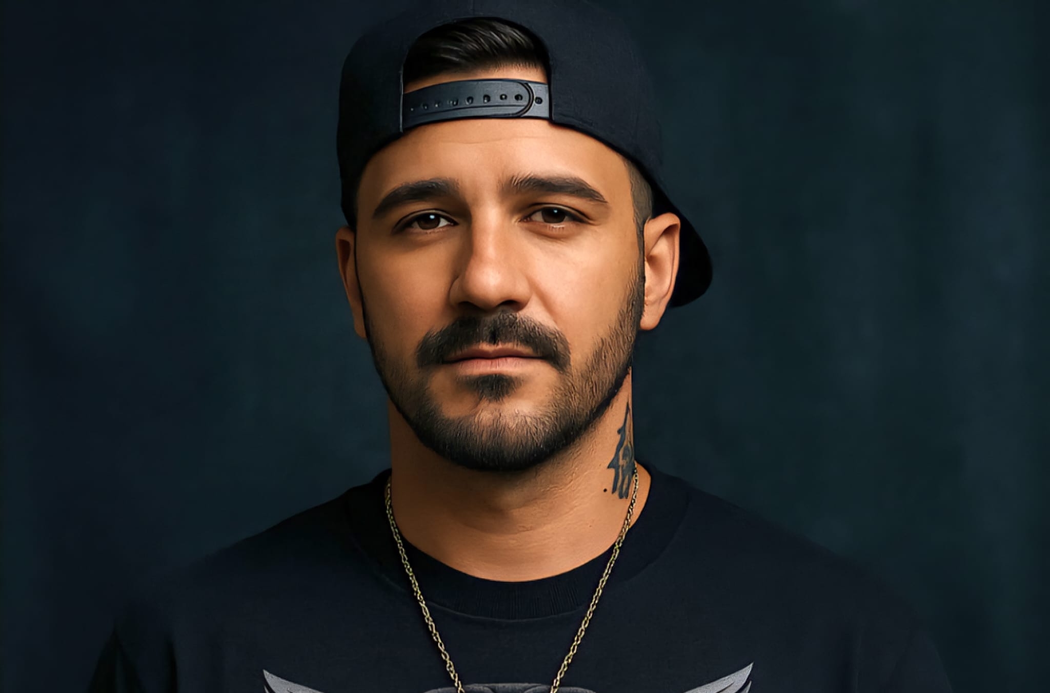 BÖRÜ ALP ZENGİN’DEN “SENDEN BANA”: İÇSEL HESAPLAŞMANIN MELANKOLİK RİTMİ