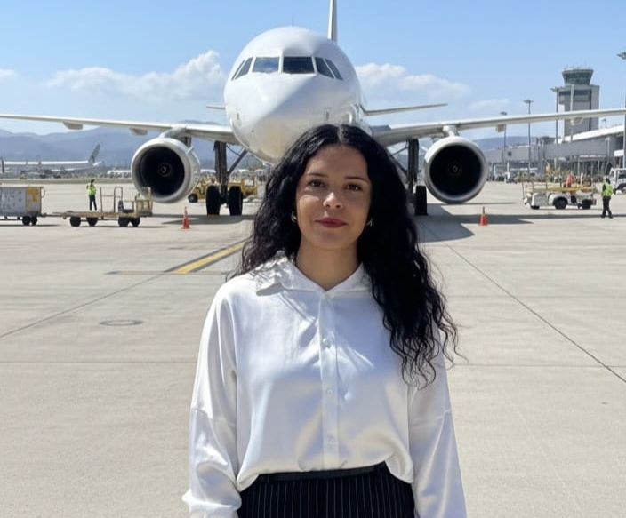 FATMA HOCA: HAVACILIĞIN GÖRÜNMEYEN KAHRAMANLARINI GENÇLERE TANITIYOR