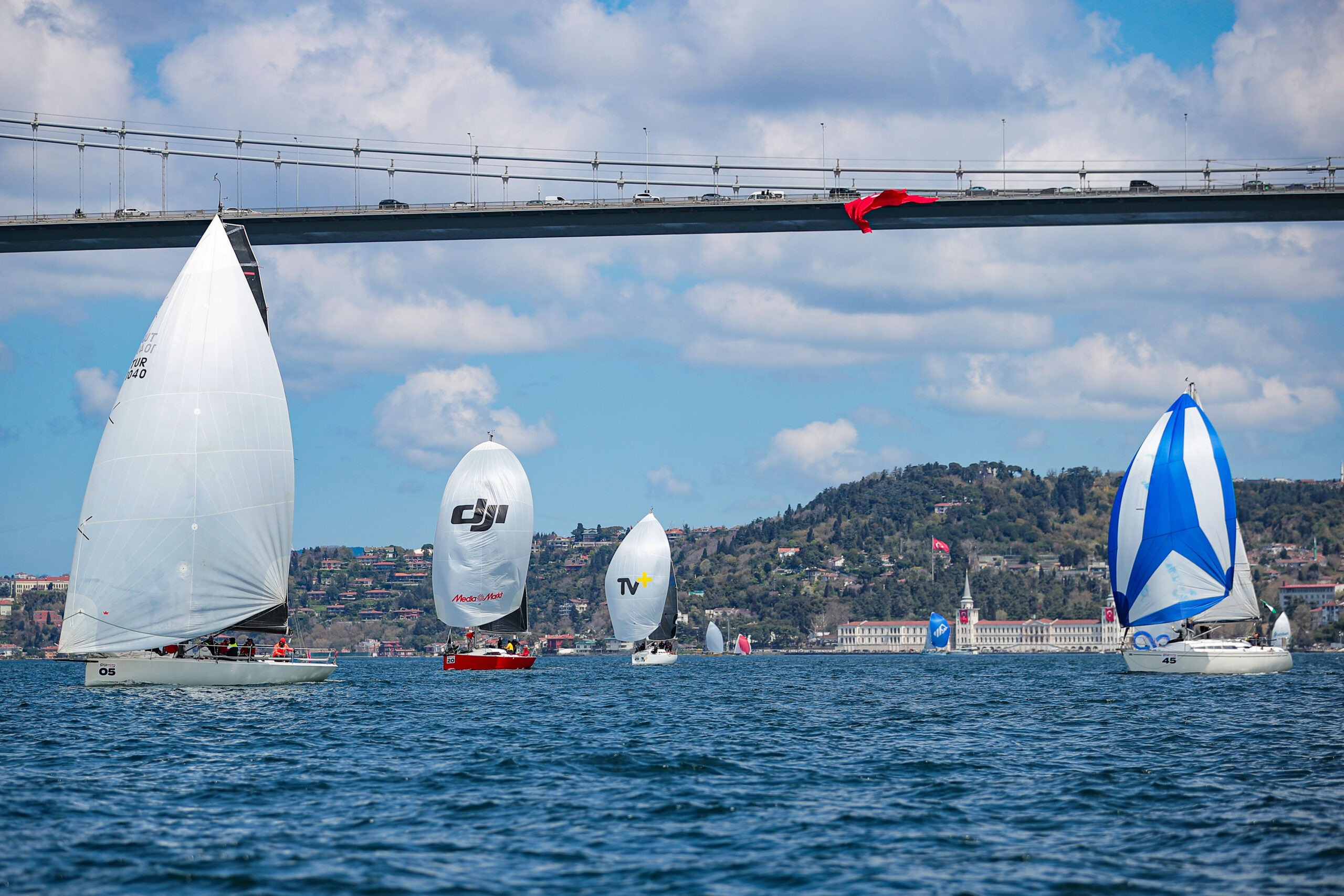 CUMHURBAŞKANLIĞI 7. ULUSLARARASI YAT YARIŞLARI BAŞLADI! BOĞAZ’DA 23 NİSAN COŞKUSU