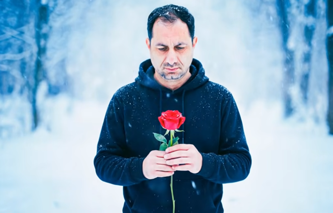 CÜNEYT İLHAN’DAN DUYGULARA DOKUNAN YENİ TEKLİ: “KAR” YAYINDA