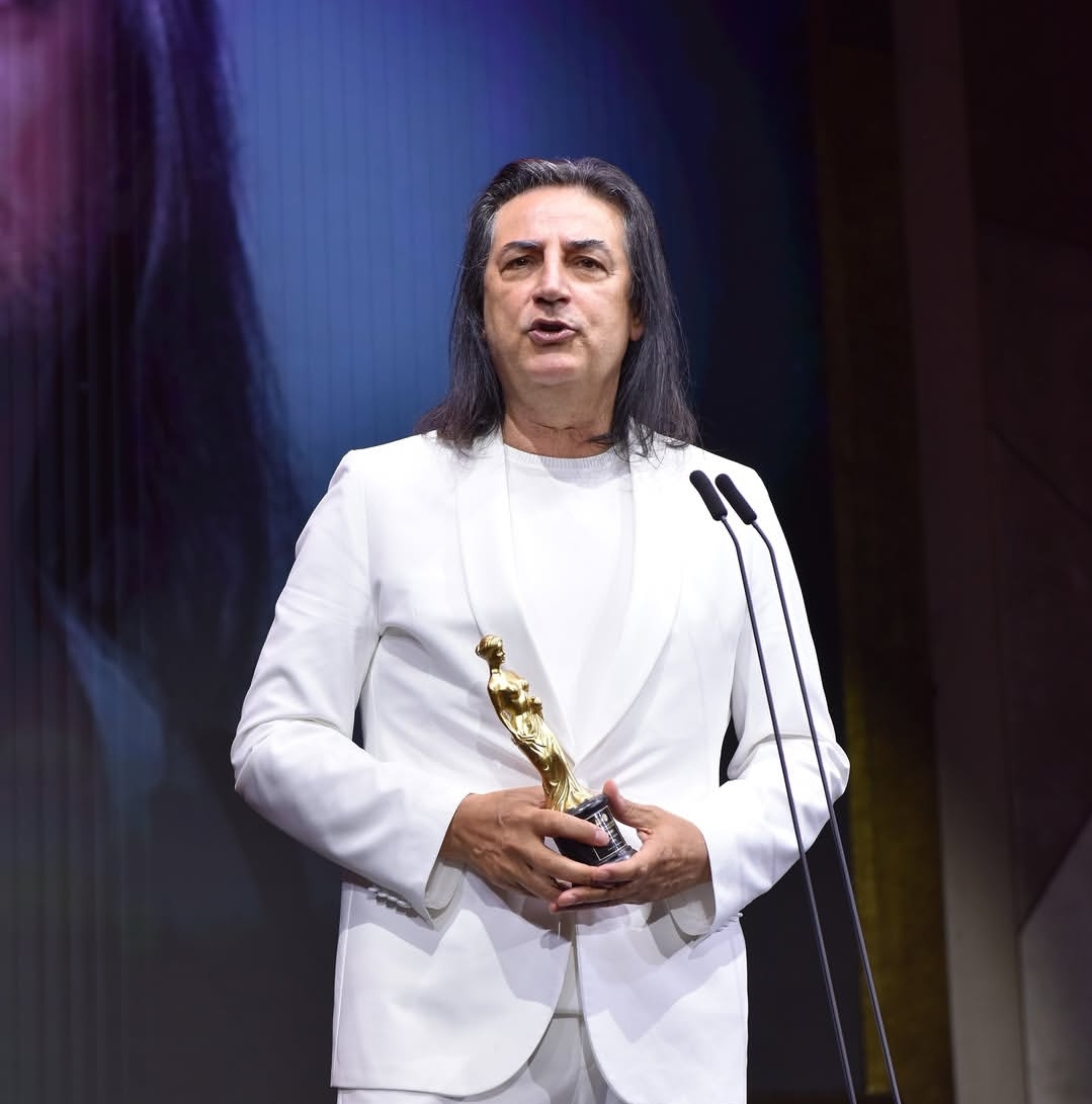 TÜRKİYE KADIN ZİRVESİ’NE SANATÇI “ÇELİK” DAMGA VURDU!