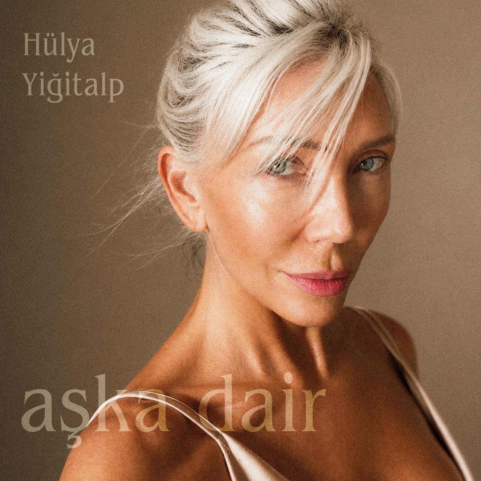 HÜLYA YİĞİTALP’TEN GELENEKSEL TINILARLA MODERN POPU BULUŞTURAN YENİ ESER: “BİLİNMEZ BİR SOKAK”