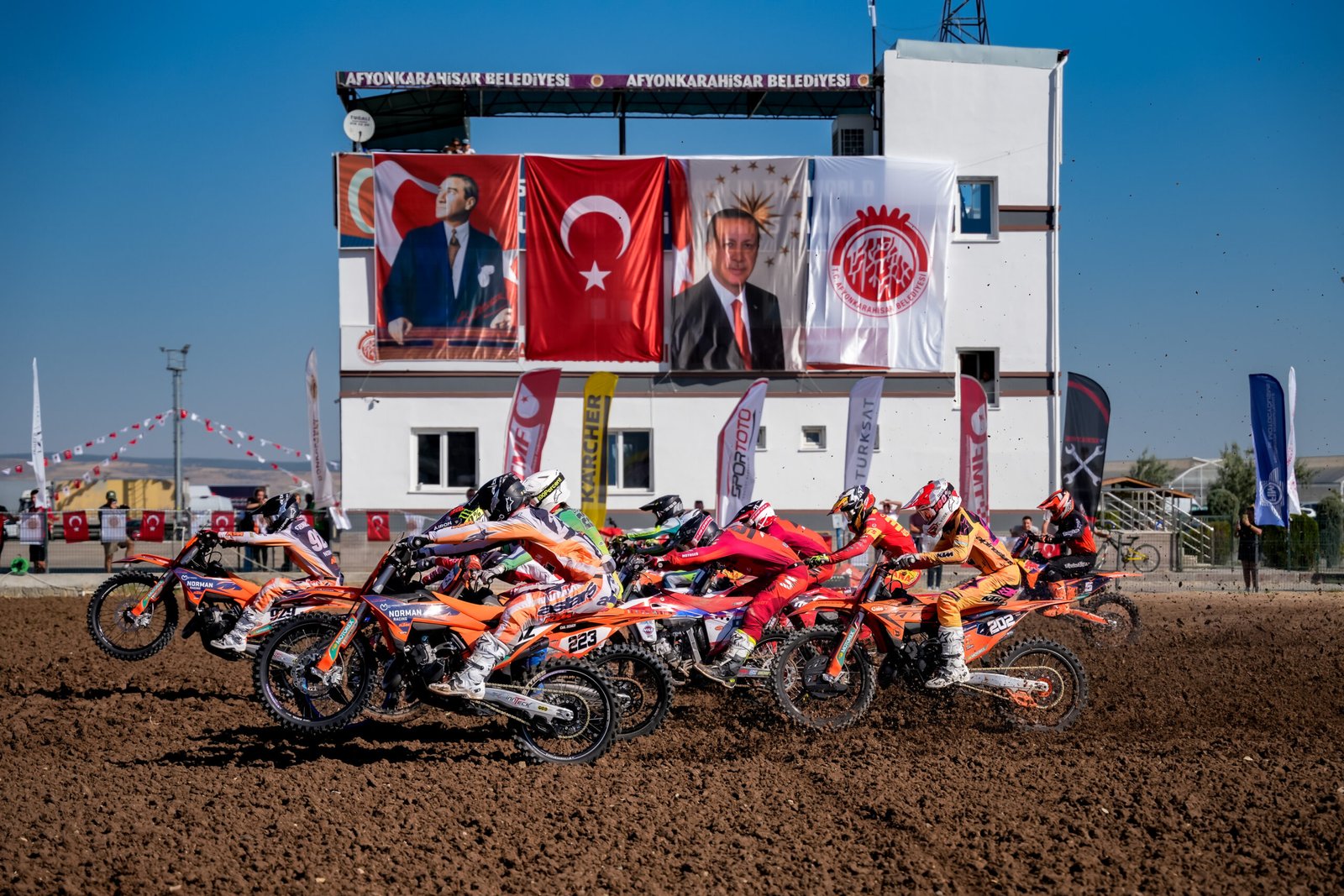 MXGP’NİN REKORTMEN YARIŞÇISI HERLINGS, 6. DÜNYA ŞAMPİYONLUĞUNU AFYON’DA İLAN ETTİ